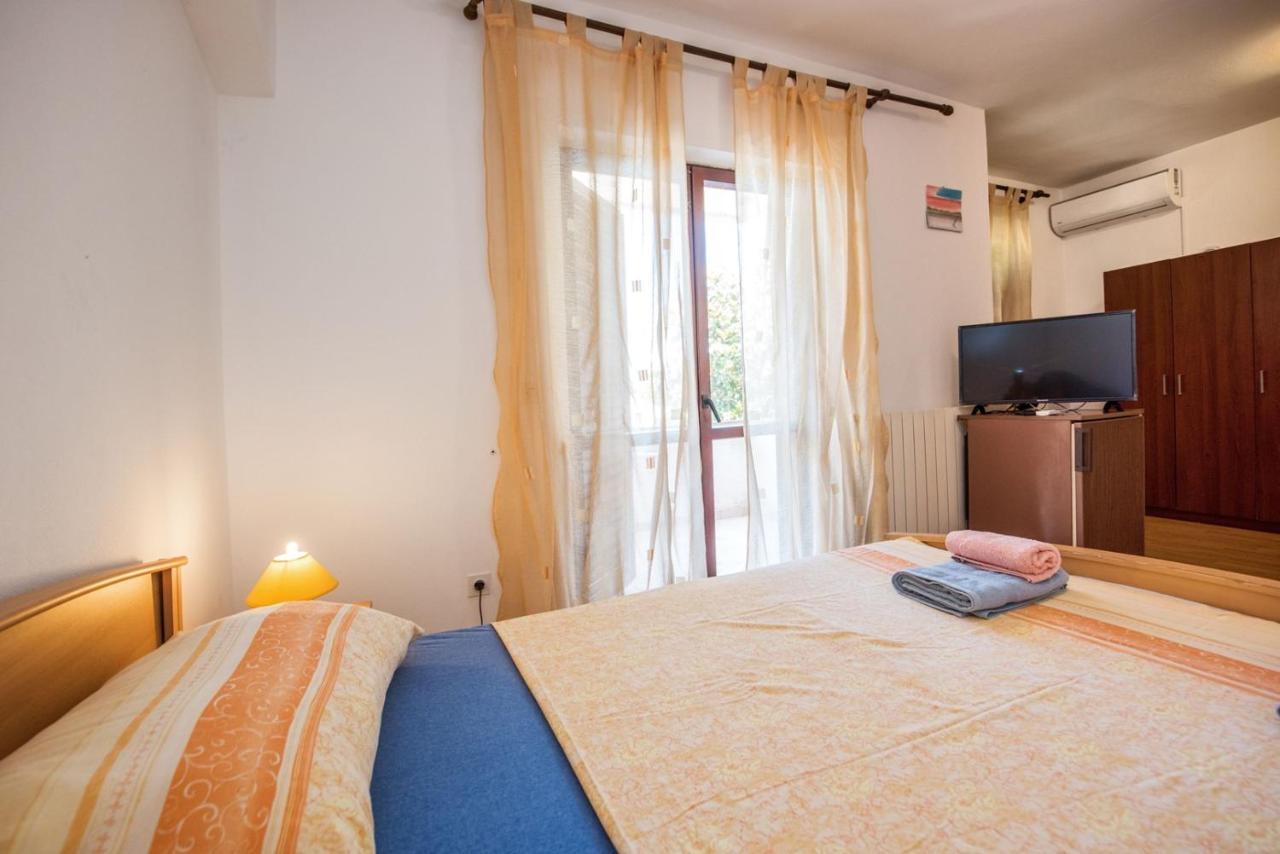 Two Bed Rooms Fortuna Near The Beach Porec Exterior photo