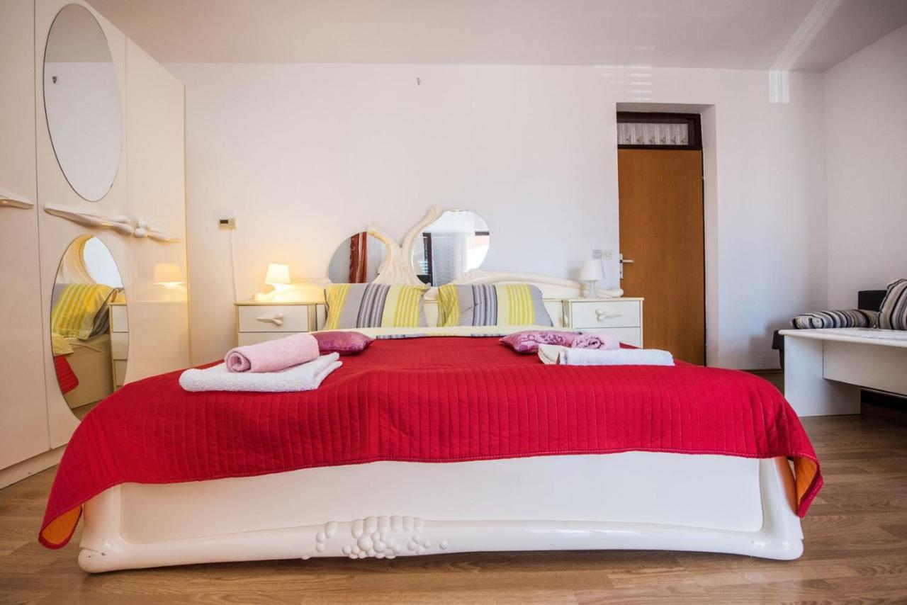 Two Bed Rooms Fortuna Near The Beach Porec Exterior photo