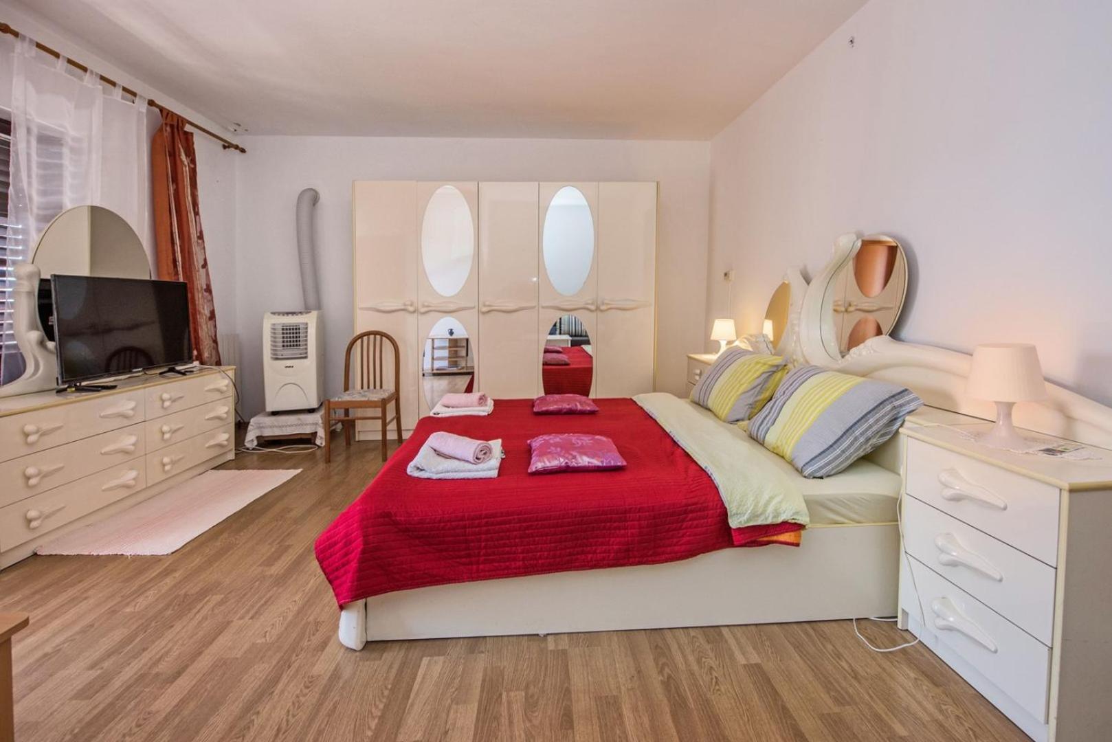 Two Bed Rooms Fortuna Near The Beach Porec Exterior photo